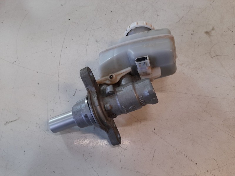 Recambio de bomba freno para mitsubishi l 200 (kl0/kj0) basis doppelkabine 4wd referencia OEM IAM 4625A457  