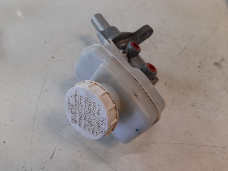 Recambio de bomba freno para mitsubishi l 200 (kl0/kj0) basis doppelkabine 4wd referencia OEM IAM 4625A457  