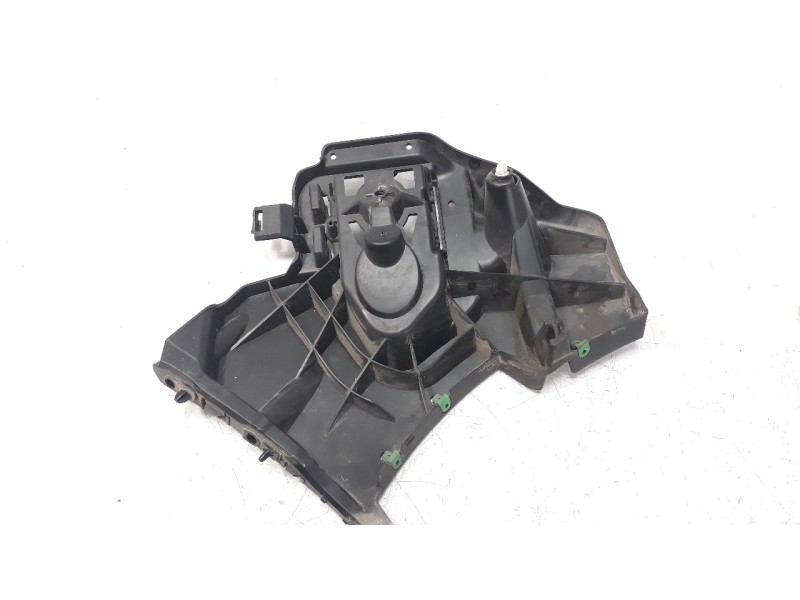 Recambio de molduras traseras para volvo v40 1.6 diesel cat referencia OEM IAM 31395104  
