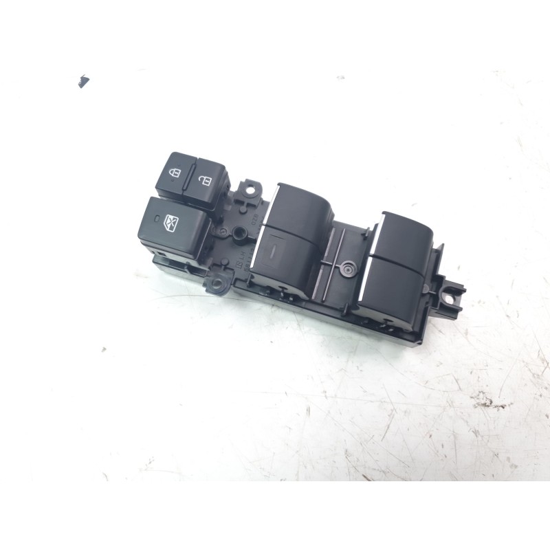 Recambio de mando elevalunas delantero izquierdo para toyota corolla (e21) hybrid style referencia OEM IAM 8404002490  