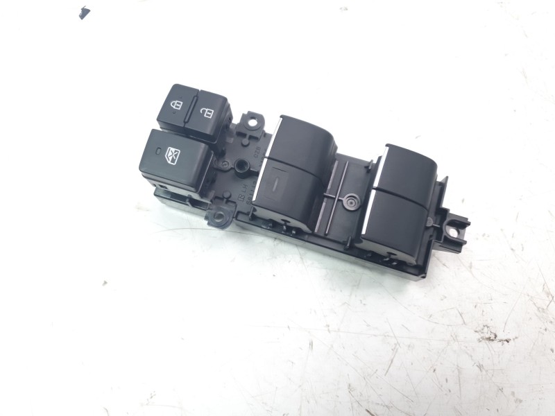 Recambio de mando elevalunas delantero izquierdo para toyota corolla (e21) hybrid style referencia OEM IAM 8404002490  