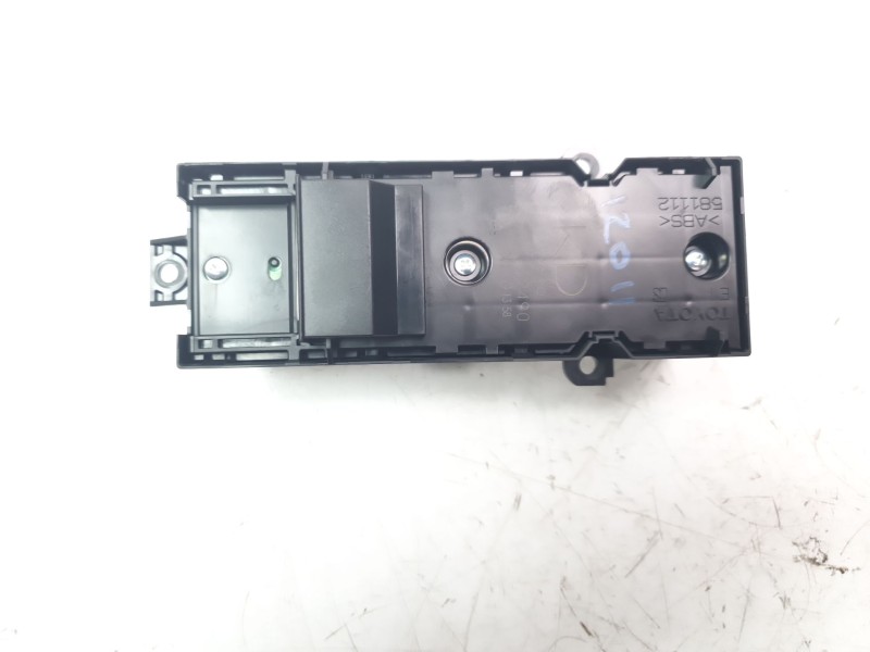 Recambio de mando elevalunas delantero izquierdo para toyota corolla (e21) hybrid style referencia OEM IAM 8404002490  