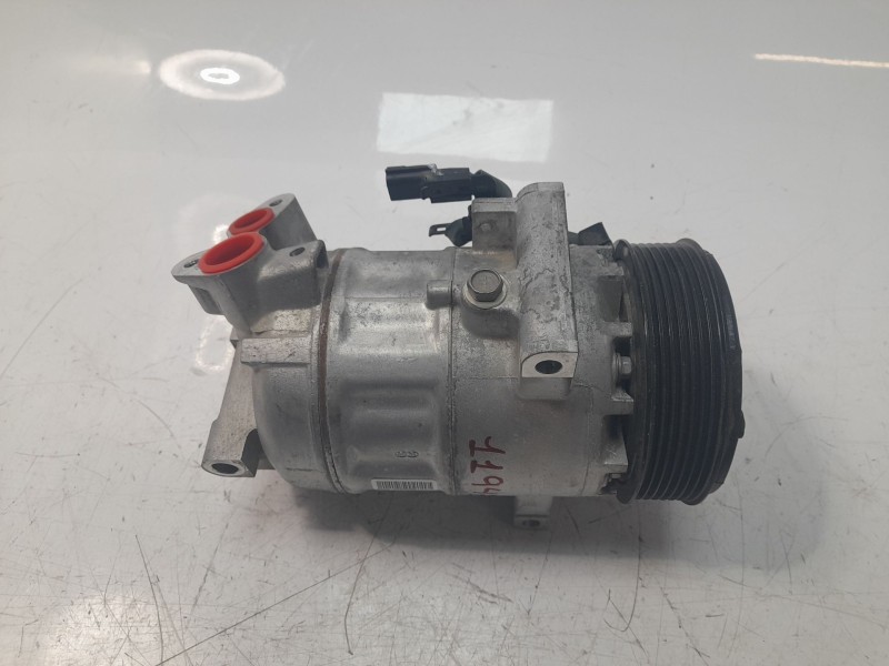 Recambio de compresor aire acondicionado para renault captur ii techno referencia OEM IAM 926002888R  CAF020117HQ