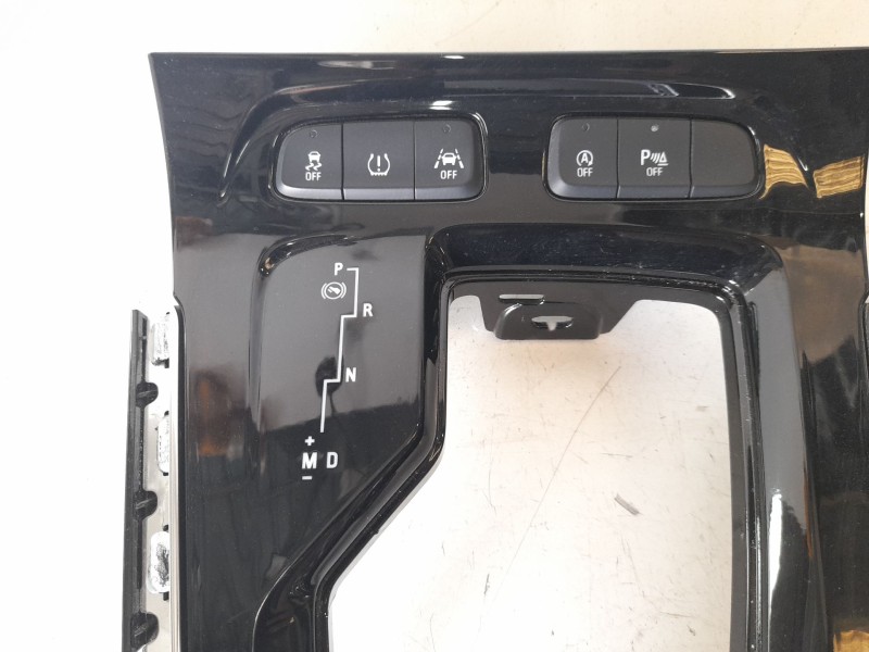 Recambio de moldura para opel grandland x ultimate referencia OEM IAM YP00055577  