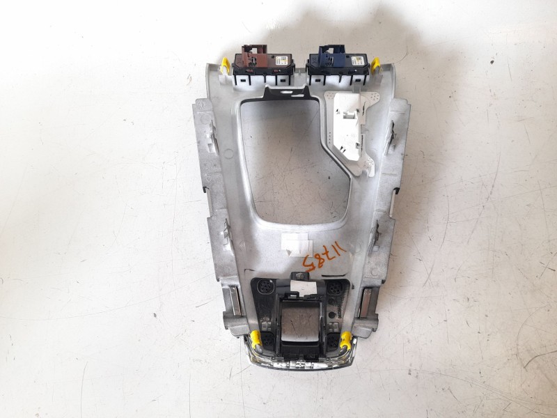 Recambio de moldura para opel grandland x ultimate referencia OEM IAM YP00055577  