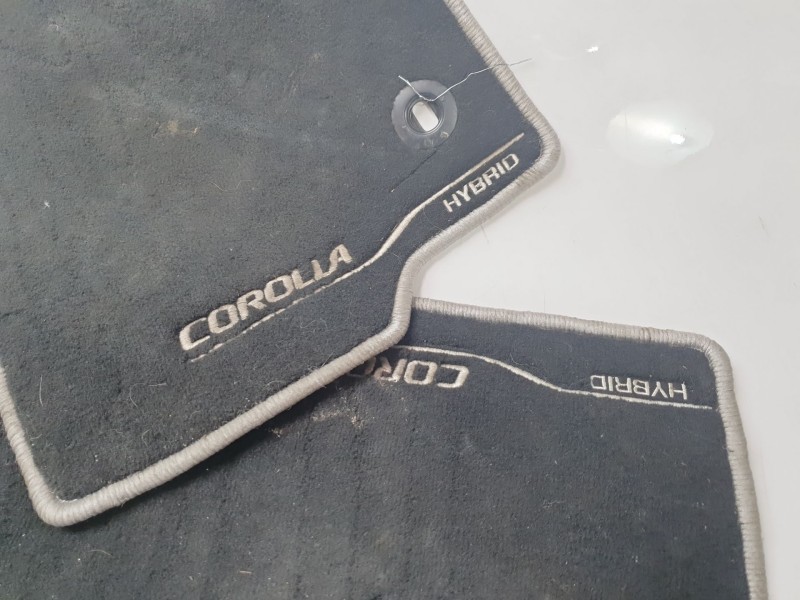 Recambio de juego alfombrillas para toyota corolla (e21) hybrid style referencia OEM IAM   