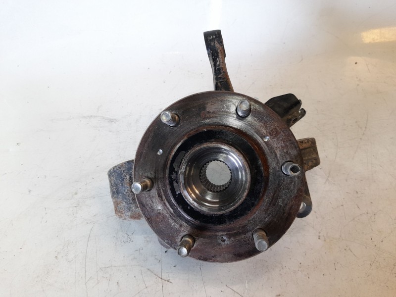 Recambio de mangueta delantera izquierda para mitsubishi l 200 (kl0/kj0) basis doppelkabine 4wd referencia OEM IAM 3870A180  