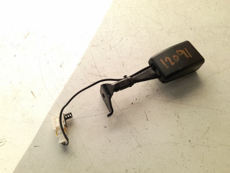 Recambio de enganche cinturon trasero derecho para maserati ghibli iii (m157) 3.0 referencia OEM IAM 670019315  