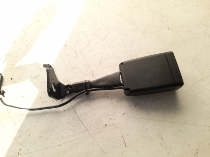 Recambio de enganche cinturon trasero derecho para maserati ghibli iii (m157) 3.0 referencia OEM IAM 670019315  