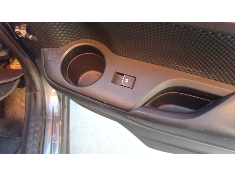 Recambio de mando elevalunas trasero derecho para toyota c-hr hybrid active referencia OEM IAM   
