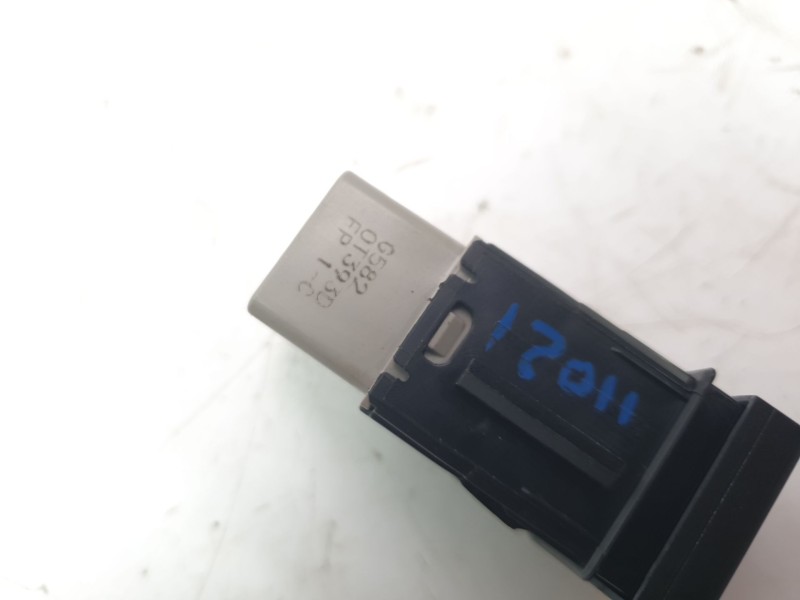 Recambio de interruptor para toyota corolla (e21) hybrid style referencia OEM IAM G5820T393D  