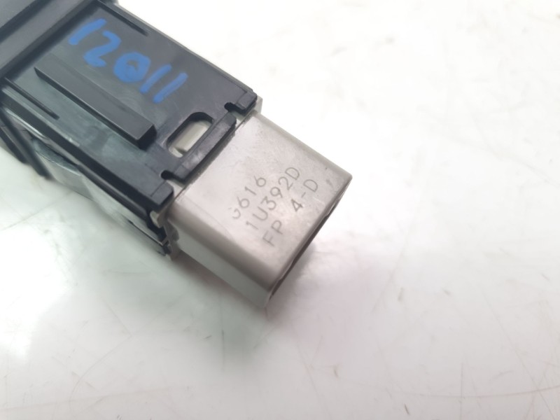 Recambio de interruptor para toyota corolla (e21) hybrid style referencia OEM IAM G6161U392D  