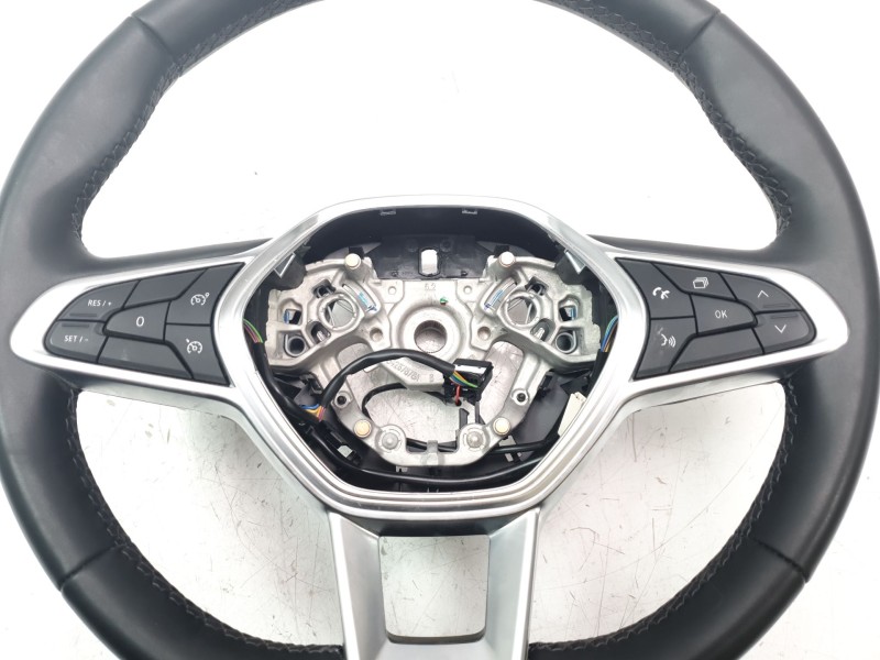 Recambio de volante para renault captur ii techno referencia OEM IAM 484002607R  