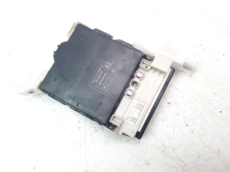 Recambio de caja reles / fusibles para toyota corolla (e21) hybrid style referencia OEM IAM 8273012Z20A  