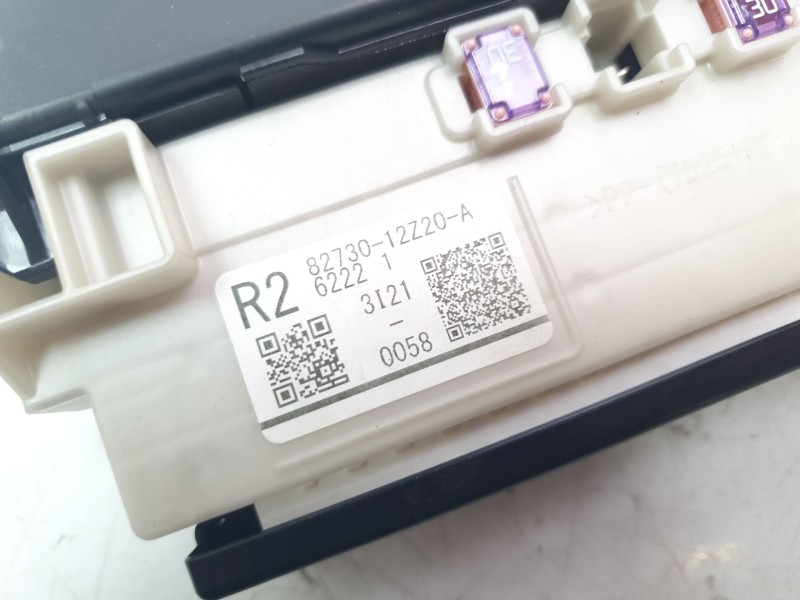 Recambio de caja reles / fusibles para toyota corolla (e21) hybrid style referencia OEM IAM 8273012Z20A  