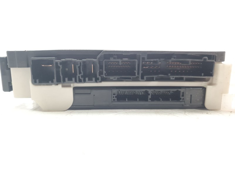 Recambio de caja reles / fusibles para toyota corolla (e21) hybrid style referencia OEM IAM 8273012Z20A  