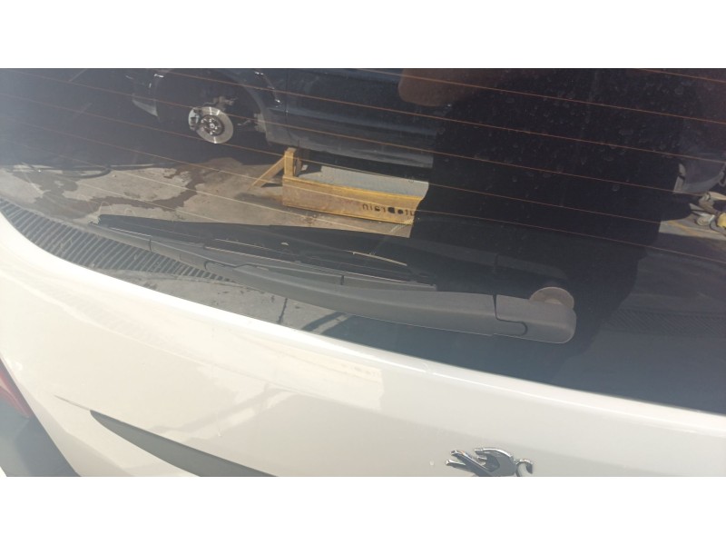 Recambio de brazo limpia trasero para peugeot rifter 1.5 bluehdi 100 referencia OEM IAM   