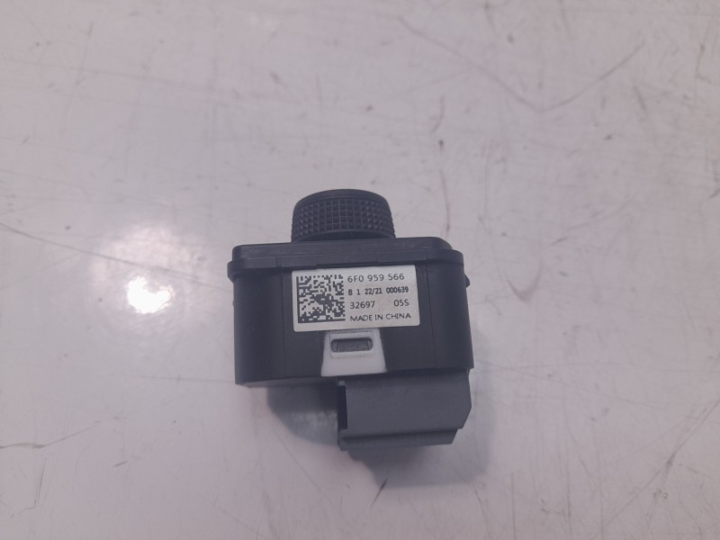 Recambio de mando retrovisor para seat arona xcellence referencia OEM IAM 6F0959566  