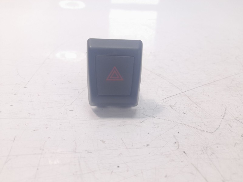 Recambio de warning para seat arona xcellence referencia OEM IAM 6F0953235  