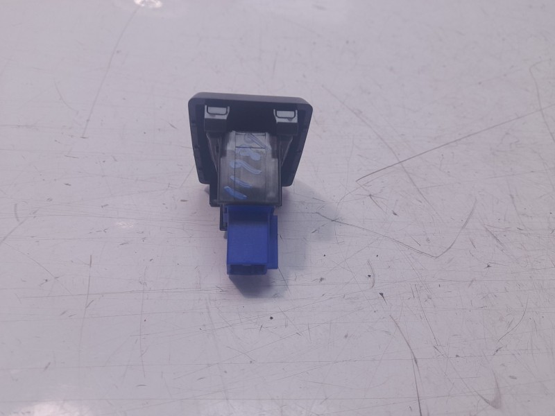 Recambio de warning para seat arona xcellence referencia OEM IAM 6F0953235  