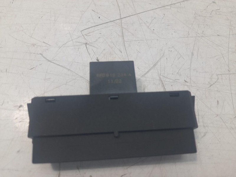 Recambio de pantalla multifuncion para seat arona xcellence referencia OEM IAM 6F0919234A  