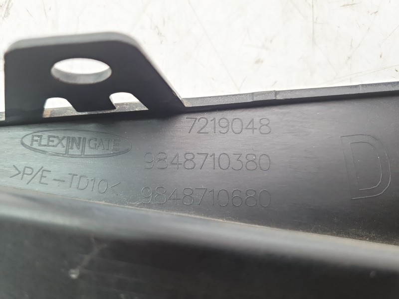 Recambio de moldura paragolpe delantera derecha para ds ds 3 / ds 3 crossback (ur_, uc_, uj_) 1.2 puretech 130 referencia OEM IA