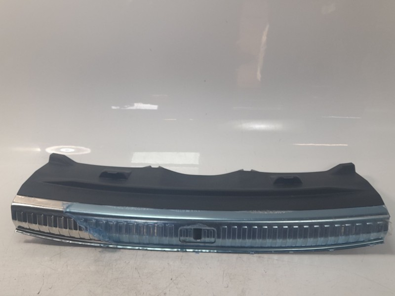 Recambio de moldura para audi q3 sportback (f3n) 35 tdi referencia OEM IAM 83F864483A  