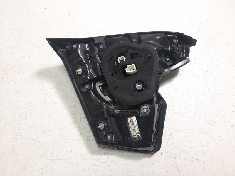 Recambio de piloto trasero derecho interior para toyota c-hr hybrid active referencia OEM IAM 81580F4021  