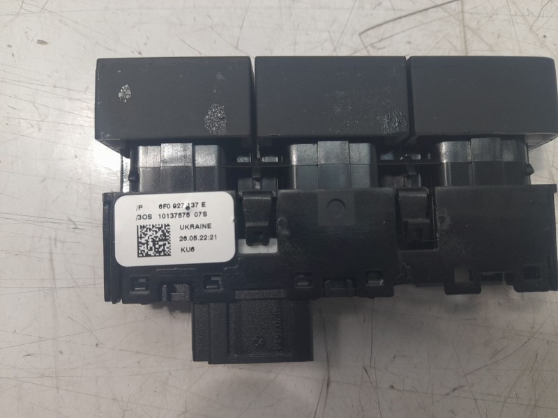 Recambio de aletin trasero izquierdo para seat arona xcellence referencia OEM IAM 6F0927137E  