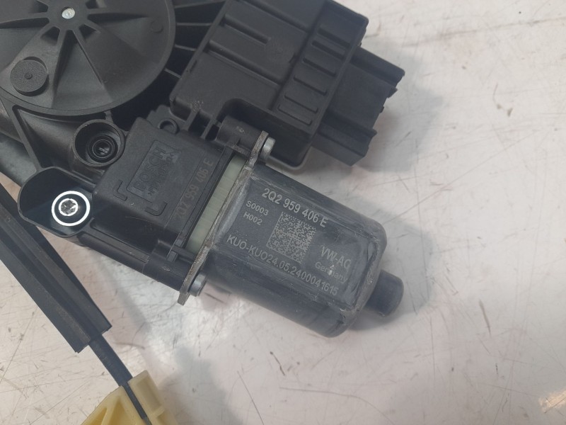 Recambio de elevalunas delantero derecho para volkswagen t-cross life referencia OEM IAM 2GM837462A  
