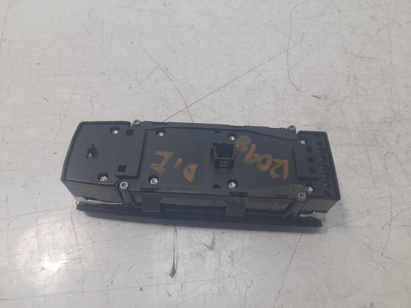 Recambio de mando elevalunas delantero izquierdo para mercedes-benz clase gla (x156) gla 180 (156.942) referencia OEM IAM A16690