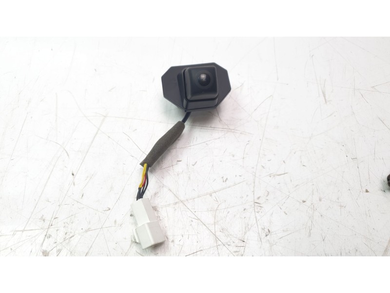 Recambio de camara vision trasera para suzuki vitara 1.5 strong hybrid gle 2wd referencia OEM IAM 3997054P01FG1  