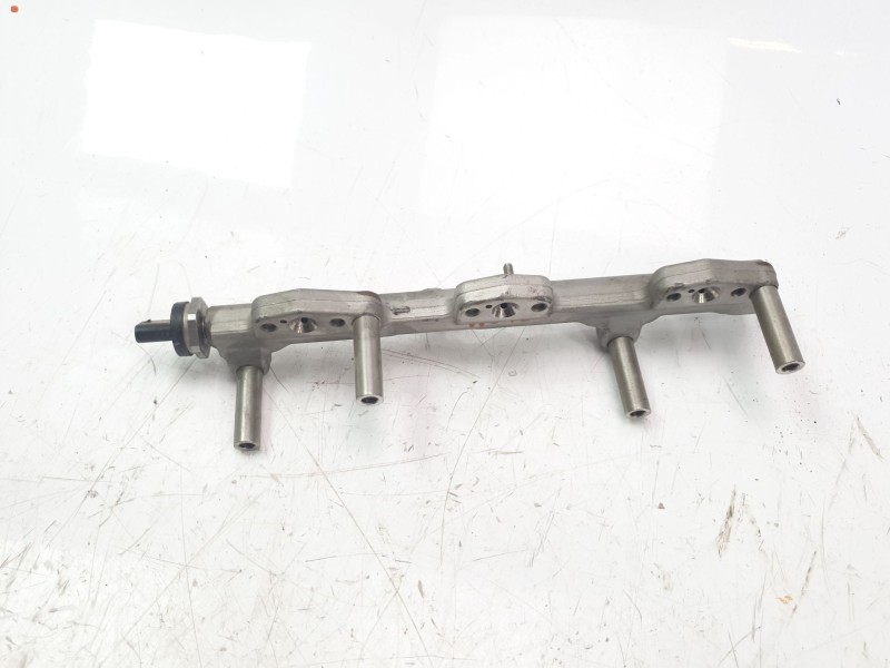 Recambio de rampa inyectora para mini f56 1.5 12v referencia OEM IAM 8665631  