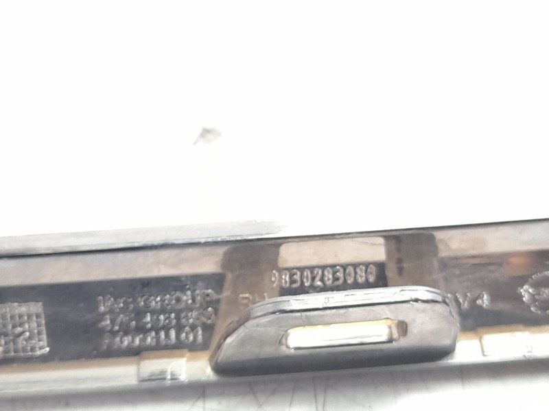 Recambio de moldura para opel corsa f (p2jo) 1.2 (68) referencia OEM IAM 9830283080  