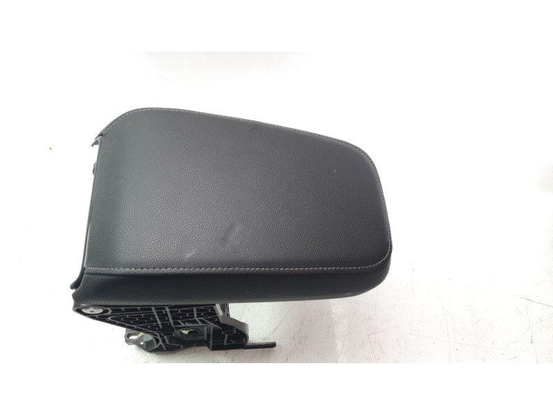 Recambio de apoyabrazos central para skoda kodiaq ambition referencia OEM IAM W2000746009  