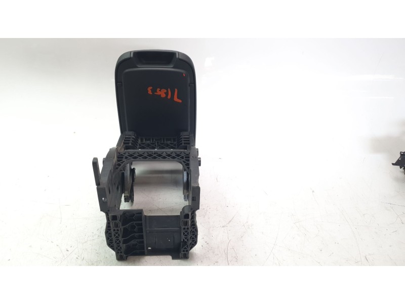 Recambio de apoyabrazos central para skoda kodiaq ambition referencia OEM IAM W2000746009  