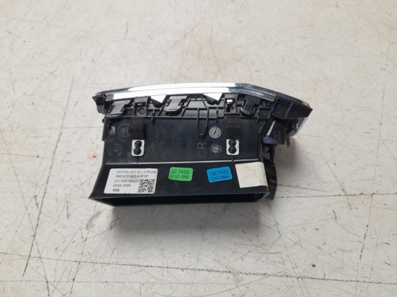 Recambio de aireador central derecho para skoda kodiaq ambition referencia OEM IAM 565820952A  