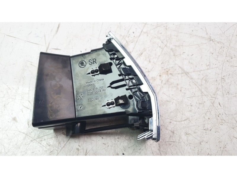 Recambio de aireador derecho para skoda kodiaq ambition referencia OEM IAM 565819702A  