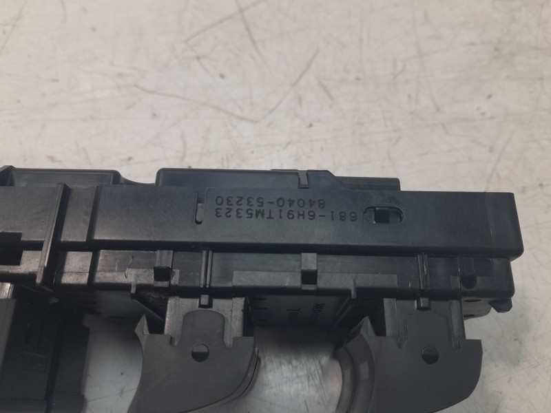 Recambio de mando elevalunas delantero izquierdo para lexus is iii (_e3_) 300h (ave30_) referencia OEM IAM 8404053230  