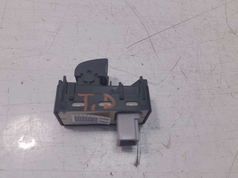 Recambio de mando elevalunas trasero derecho para lexus is iii (_e3_) 300h (ave30_) referencia OEM IAM 192967  
