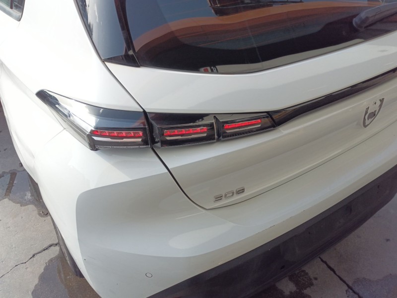 Recambio de piloto trasero izquierdo interior para peugeot 308 iii (fb_, fh_, fp_, f3_, fm_) bluehdi 130 (fbyhzl, fbyhzt) refere