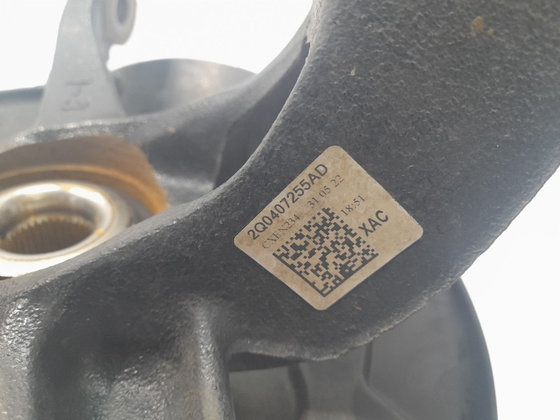 Recambio de mangueta delantera izquierda para seat arona xcellence referencia OEM IAM 2Q0407255AD  