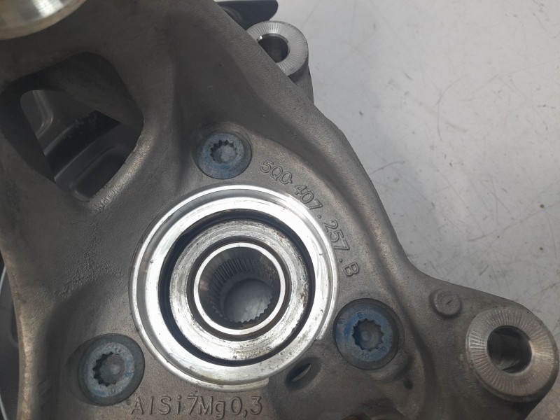 Recambio de mangueta delantera izquierda para skoda kodiaq ambition referencia OEM IAM 5QM407253  