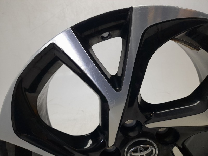 Recambio de llanta para toyota c-hr hybrid active referencia OEM IAM 42611YP360  