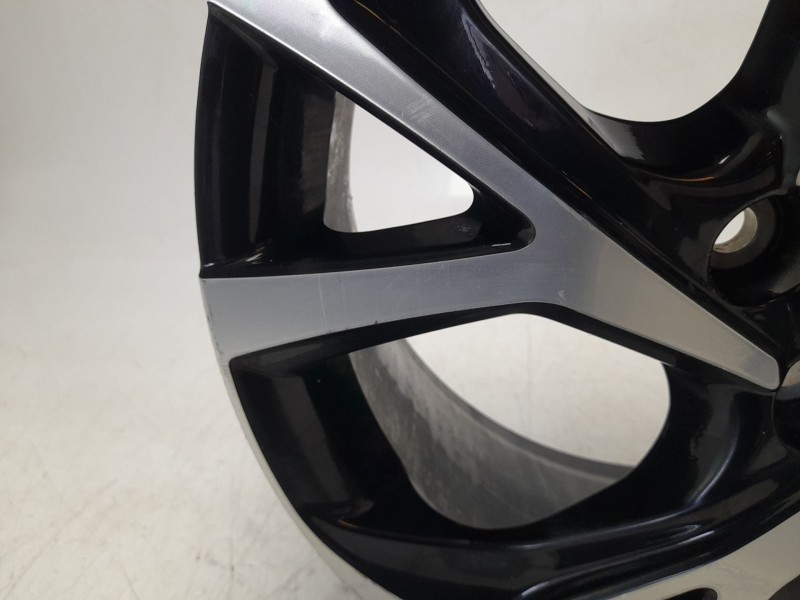 Recambio de llanta para toyota c-hr hybrid active referencia OEM IAM 42611YP360  