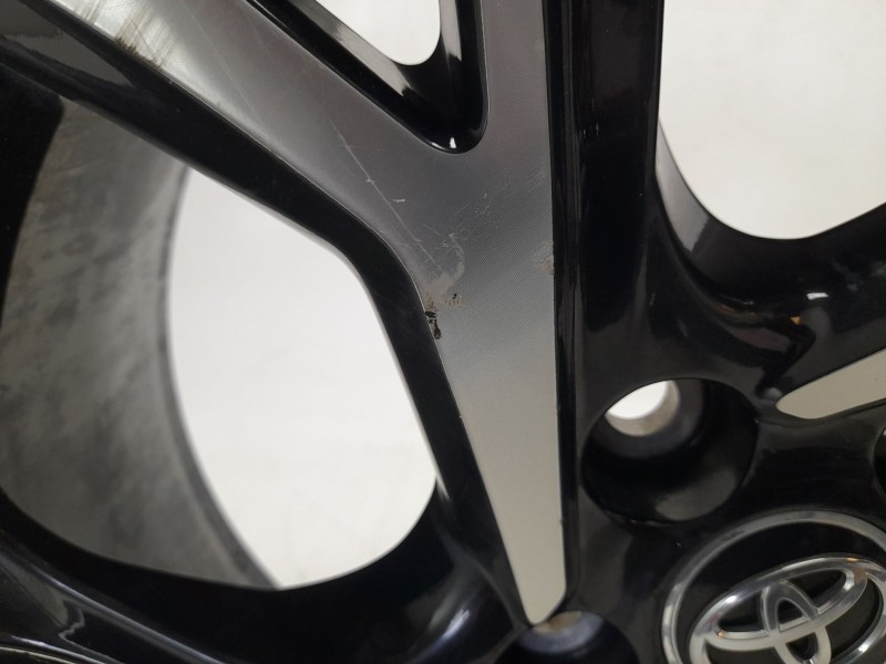 Recambio de llanta para toyota c-hr hybrid active referencia OEM IAM 42611YP360  