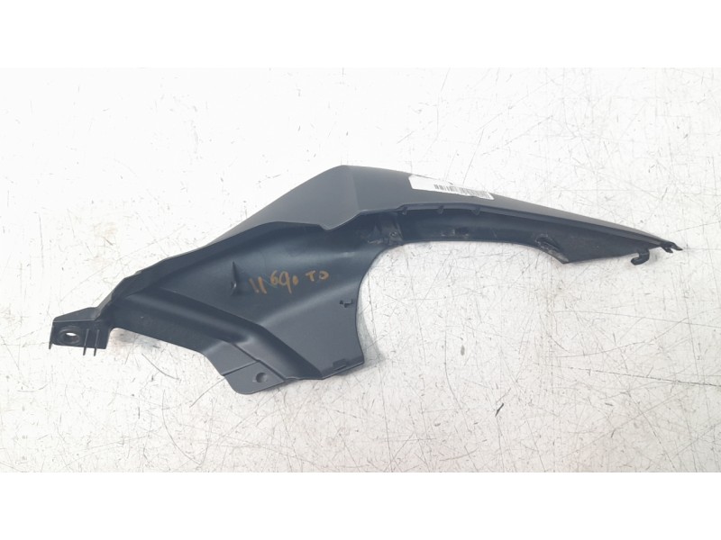 Recambio de moldura para honda cb125 r referencia OEM IAM 83531K98E00  
