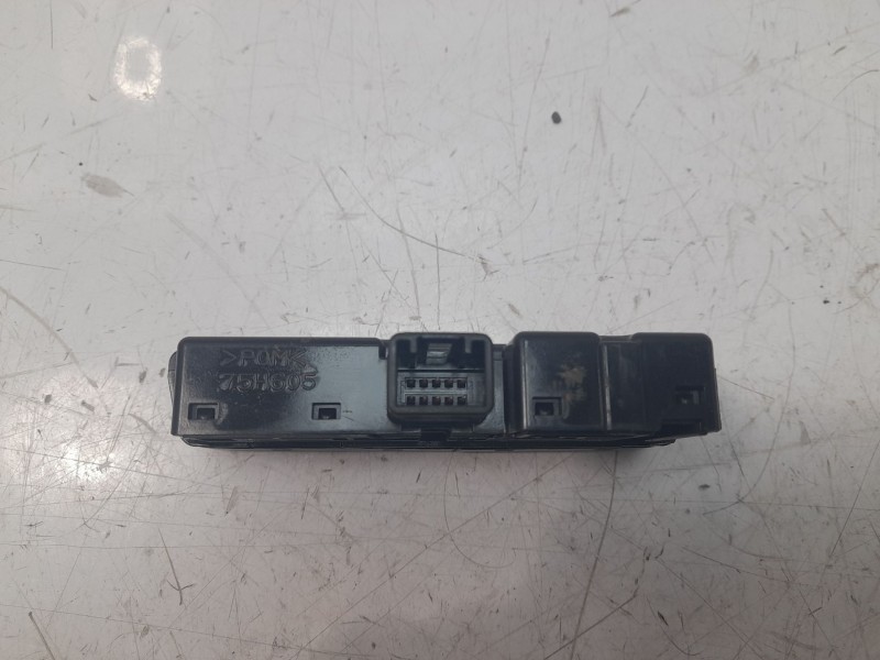 Recambio de warning para suzuki vitara 1.5 strong hybrid gle 2wd referencia OEM IAM 3743054P105PK  