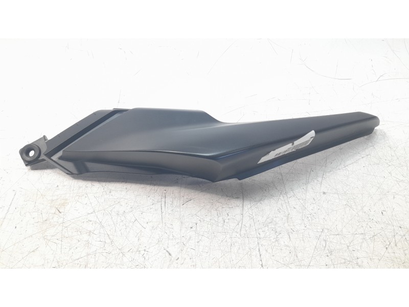 Recambio de moldura para honda cb125 r referencia OEM IAM 83531K98E00  