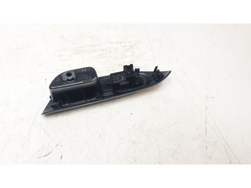 Recambio de mando elevalunas trasero izquierdo para nissan juke (f15) ultimate edition referencia OEM IAM 254111KL5A IAF570017 